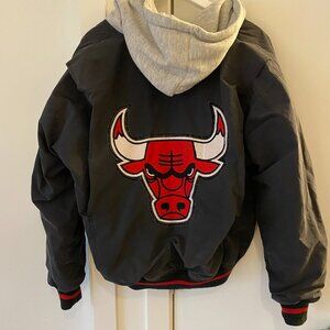 VINTAGE STARTER HOODIE JACKET CHICAGO BULLS NBA PREOWNED SIZE MEDIUM